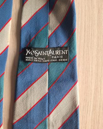 Cravatta Yves Saint Laurent in pura seta