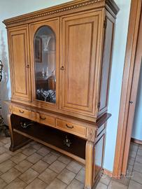 elegante vetrina classica TUTTA IN LEGNO