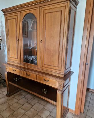 elegante vetrina classica TUTTA IN LEGNO