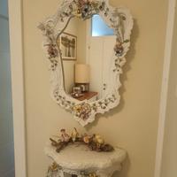 Specchio decorativo con relativa mensola