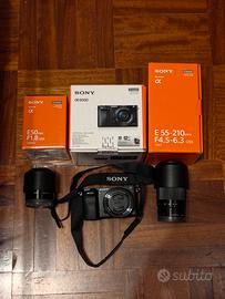Sony a6000 con obiettivo kit e altri due obiettivi