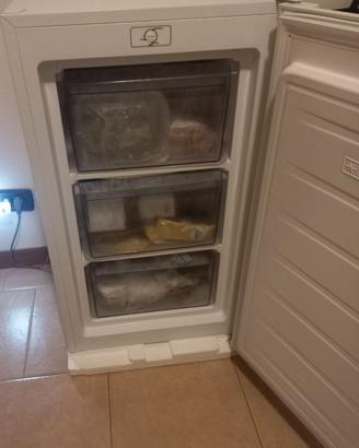 Congelatore verticale 60L
