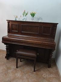 pianoforte a muro 