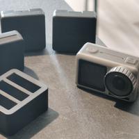 DJI OSMO ACTION 4K + 3 batterie originali con base