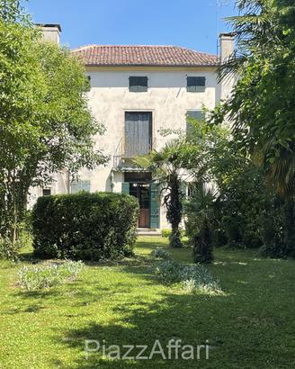 VILLA VENETA CON PARCO DA TRASFORMARE IN BED AND B