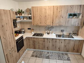 Cucina angolare completa con elettrodomestici Beko