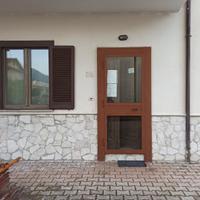 Ampio studio medico arredato