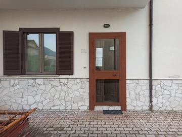 Ampio studio medico arredato