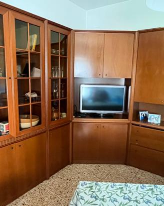 Mobile in legno per cucina soggiorno con cassetti