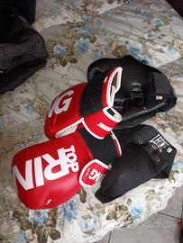 guantoni e caschetto  usati proteggi genitali 