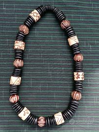 Collana in semi/cocco/legno