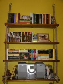Libreria artigianale sospesa