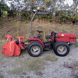 Trattore agricolo Carraro Bitrac HS con trincia