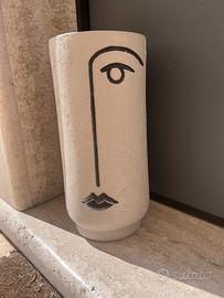 Vaso in cemento decorato