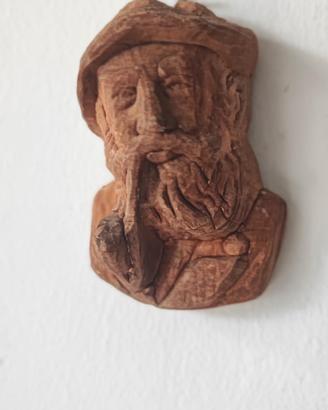 piccola scultura in legno intagliato 