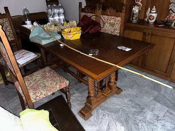 Mobili vari tavolo armadio letto sedie