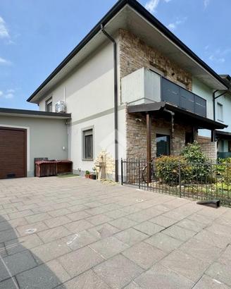 VILLA A SCHIERA D'ANGOLO A MISANO DI GERA D'ADDA
