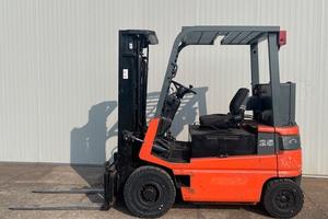 CARRELLO ELEVATORE ELETTRICO