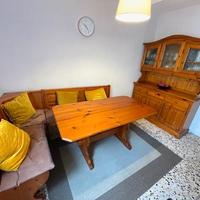 Tavolo + panca angolare + credenza - Legno - 777 €