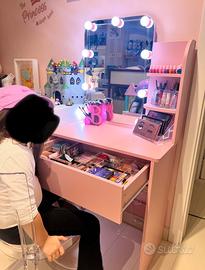 Toeletta trucco rosa con cassetto, specchio e luci