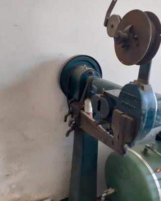 CUCITRICE  A FILO METALLICO 