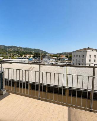 4 LOCALI A LA SPEZIA