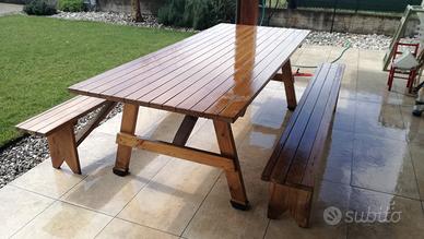 Tavolo piu panchine