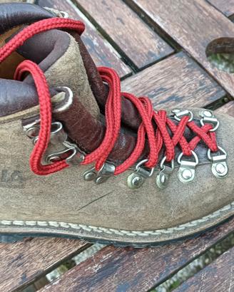 Scarponi da montagna in cuoio