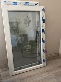 finestre fisse in PVC con doppi vetri 