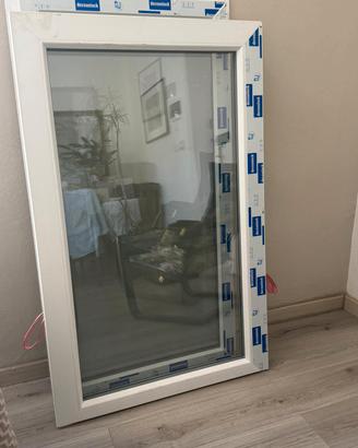 finestre fisse in PVC con doppi vetri 