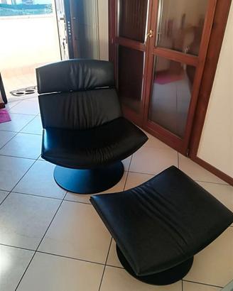 2 poltrone con puff