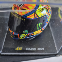 9 caschi valentino rossi