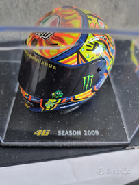 9 caschi valentino rossi