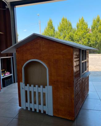Casetta in legno fatta a mano