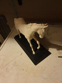 soprammobile cavallo