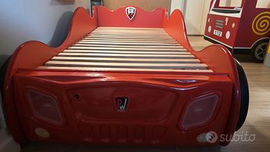 Letto a forma di auto
