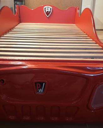 Letto a forma di auto