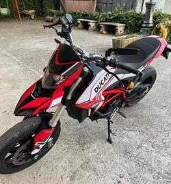 Hypermotard 821
