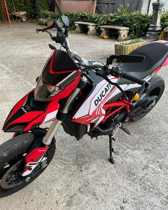 Hypermotard 821