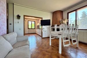 TRIFAMILIARE A MONTELABBATE