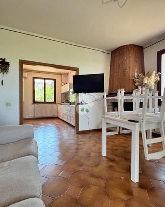 TRIFAMILIARE A MONTELABBATE