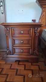 Comodino in legno massello stile classico/Elegante