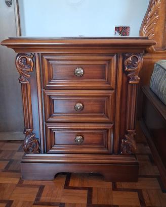 Comodino in legno massello stile classico/Elegante