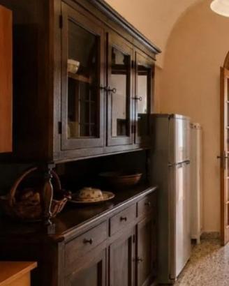 mobile da cucina con vetrinette