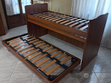 Letto a castello con scrivania estraibile