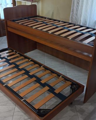 Letto a castello con scrivania estraibile