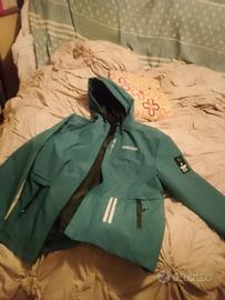   giacca sportiva impermeabile