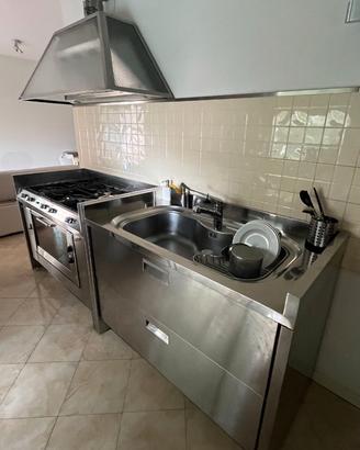 cucina ArcLinea Italia zona cottura lavaggio inox