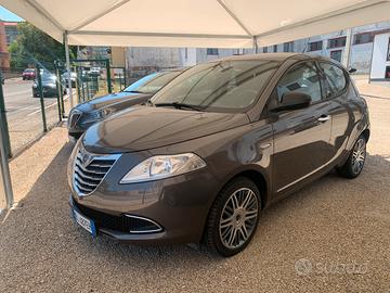 Lancia ypsilon 1.2 versione oro