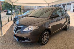 Lancia ypsilon 1.2 versione oro